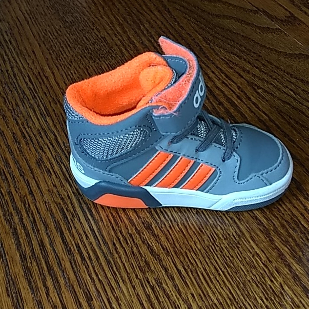 Adidas high top sneakers. - Picture 4 of 8